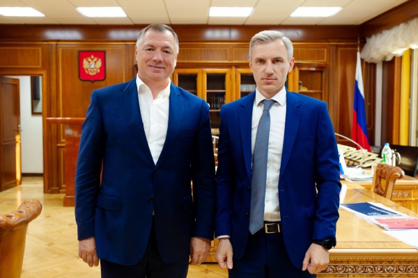 Василий Анохин и Марат Хуснуллин обсудили ход реализации нацпроектов в Смоленской области