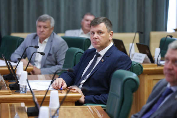 Смоленский сенатор — о запрете использования гаджетов в зоне СВО