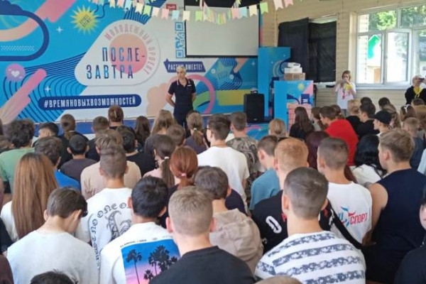 Смоленские транспортные полицейские провели акцию в детском лагере «Факел»