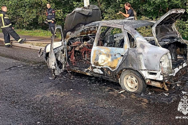 Автомашина «Лада Калина» сгорела на улице Свердлова в Смоленске