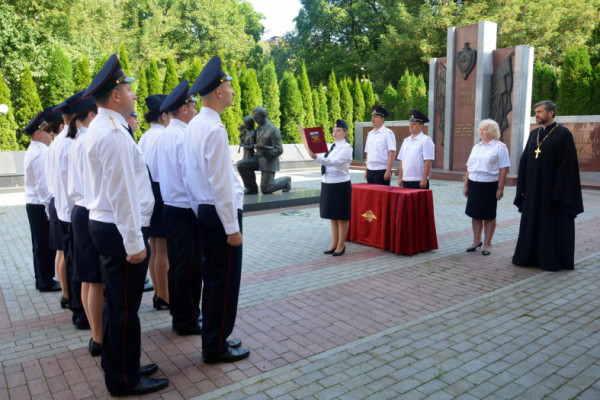 В Смоленске 12 сотрудников органов внутренних дел торжественно приняли присягу 