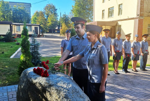 В Смоленске сотрудники УФСИН почтили память коллег, погибших при исполнении служебного долга