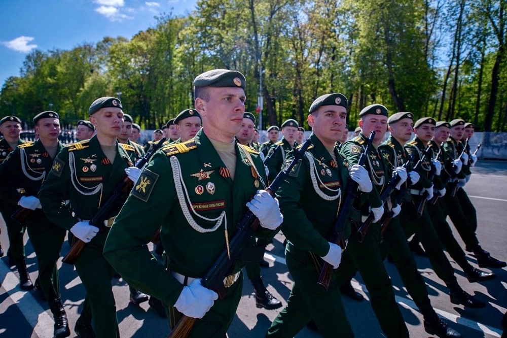 Василий Анохин поздравил военнослужащих и ветеранов Сухопутных войск с праздником