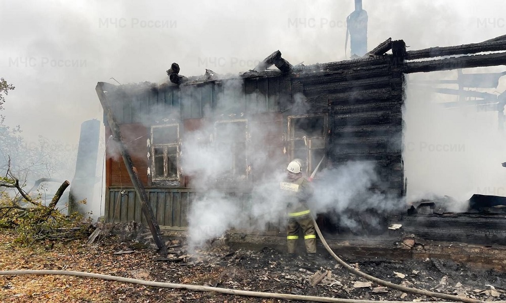 Сегодня в Краснинском районе пожарные тушили частный дом