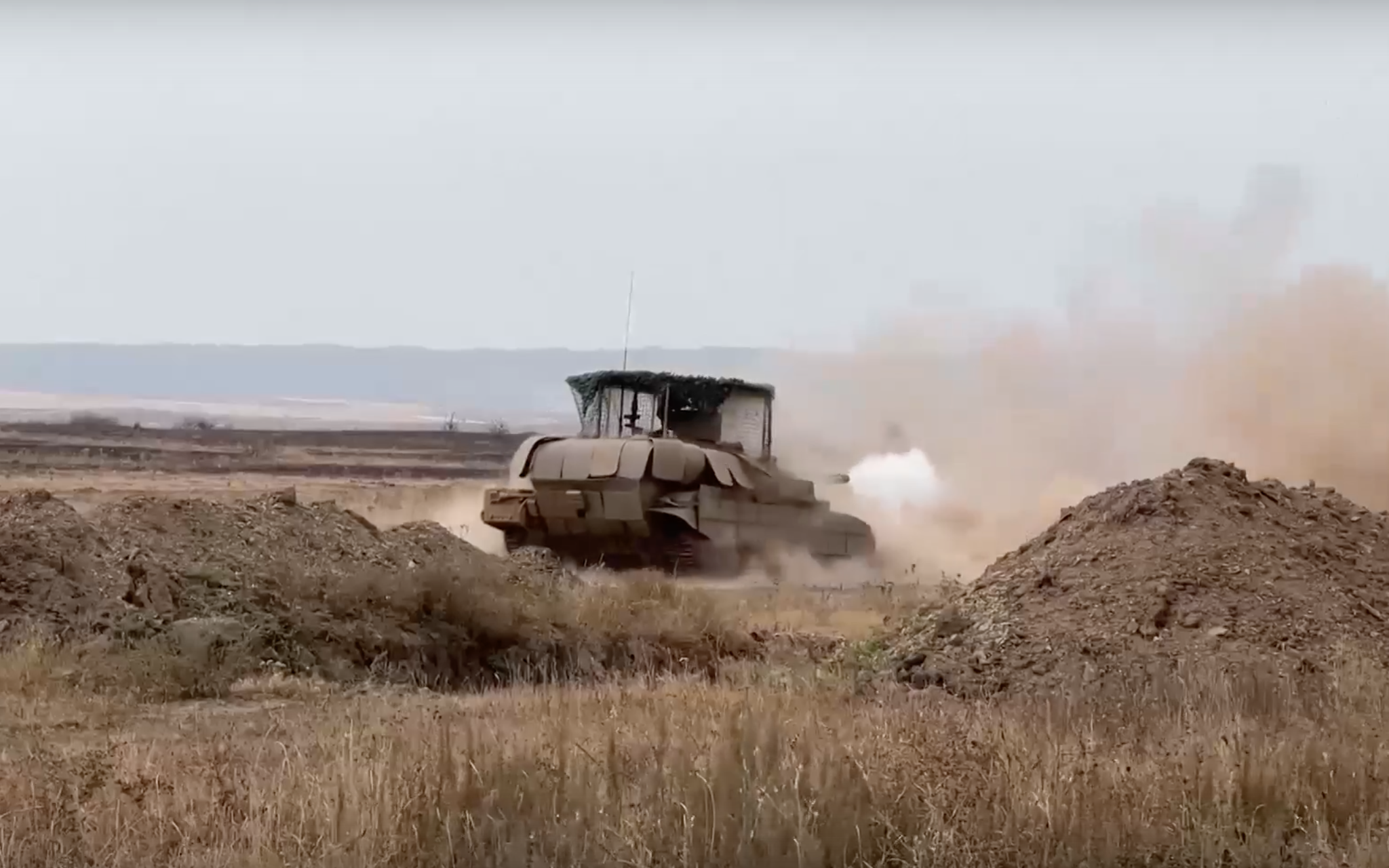 Экипажи Т-90М «Прорыв» группировки войск «Центр» совершенствуют свои навыки