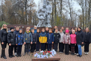 В посёлке Кардымово прошла акция памяти «Белые журавли»