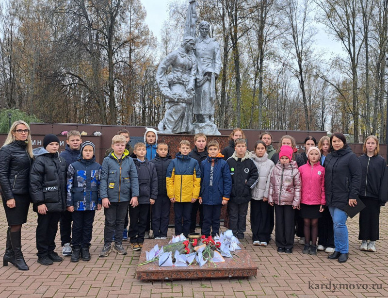 В посёлке Кардымово прошла акция памяти «Белые журавли»