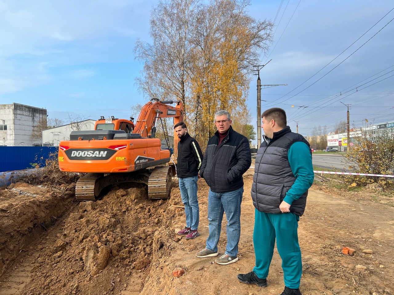 Глава Смоленска не обнаружил ни одного рабочего на ремонте канализационного коллектора на Краснинском шоссе