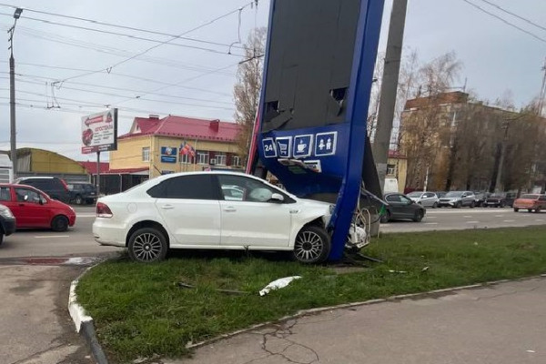 Стали известны подробности аварии у заправки на улице Шевченко в Смоленске