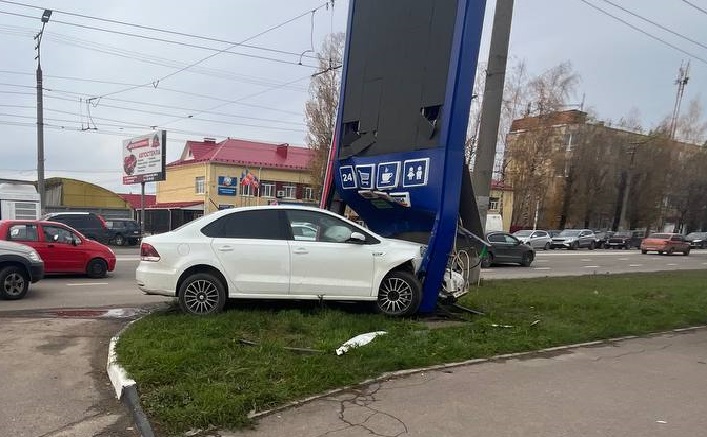 Стали известны подробности аварии у заправки на улице Шевченко в Смоленске