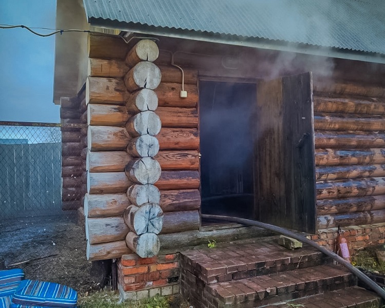 Две бани горели накануне в Рославльском районе