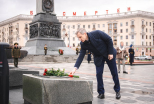 Василий Анохин в Минске почтил память погибших в Великой Отечественной войне