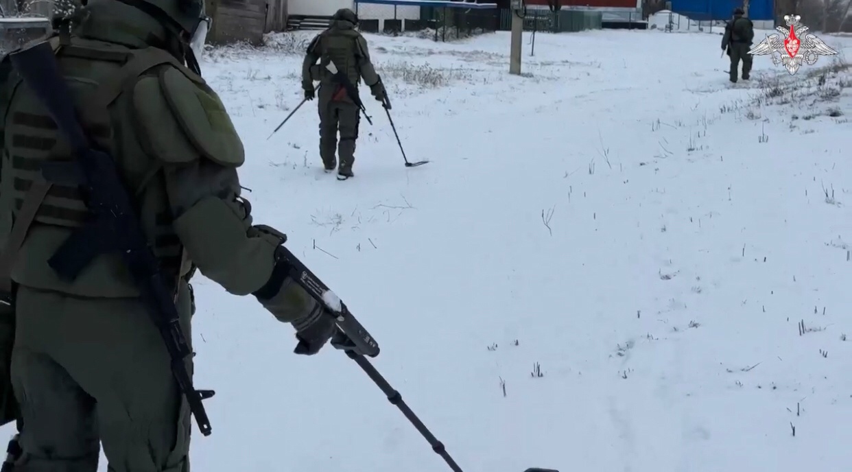 Сапёры разминируют освобождённые территории в приграничном районе Курской области