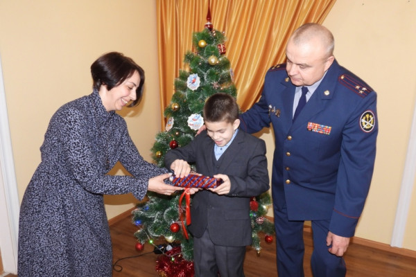 Начальник смоленского УФСИН исполнил мечту юного смолянина