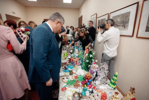 Александр Новиков принял участие в благотворительной ярмарке «От сердца к сердцу»