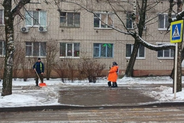 Глава Смоленска Александр Новиков остался недоволен качеством уборки снега