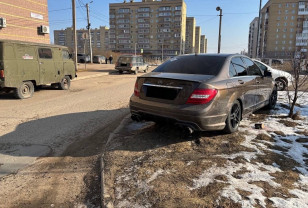 В Смоленске за месяц выявлено 473 случая парковки на зелёных зонах