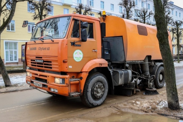 В Смоленске стартовала интенсивная весенняя уборка территорий