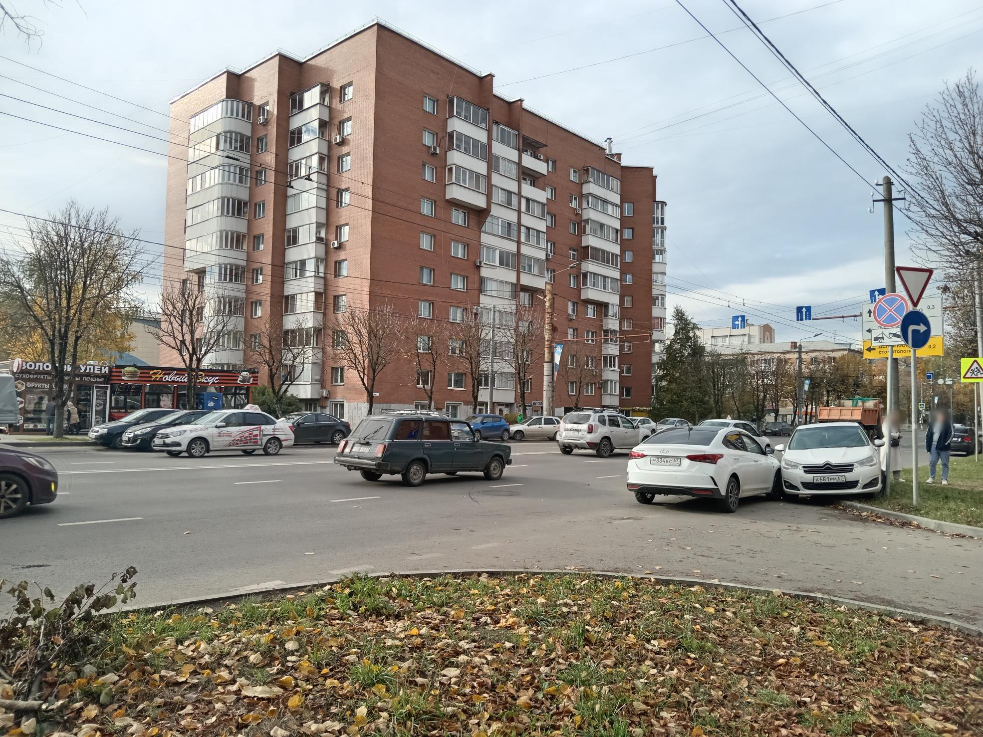Полиция ищет свидетелей ДТП на Кирова в Смоленске 