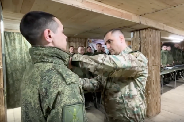 Российским военнослужащим вручили госнаграды в зоне проведения СВО