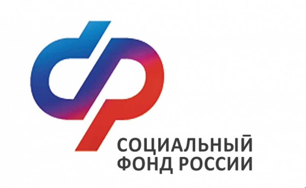 В Смоленской области в 2025 году более 3 400 работающих родителей получают пособие по уходу за ребенком до полутора лет