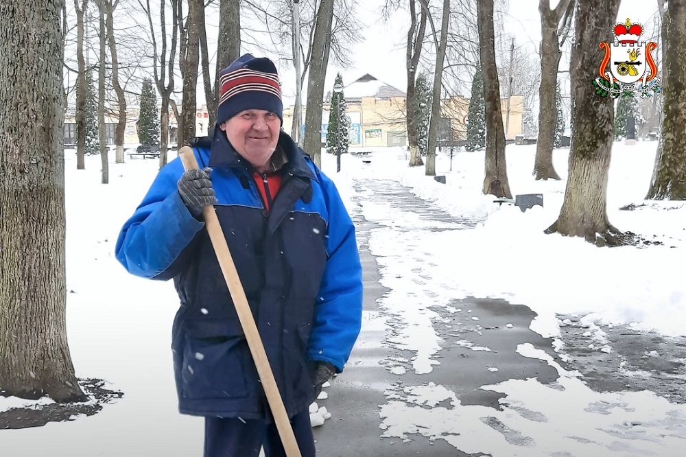 В Смоленской области продолжают бороться с последствиями снегопада