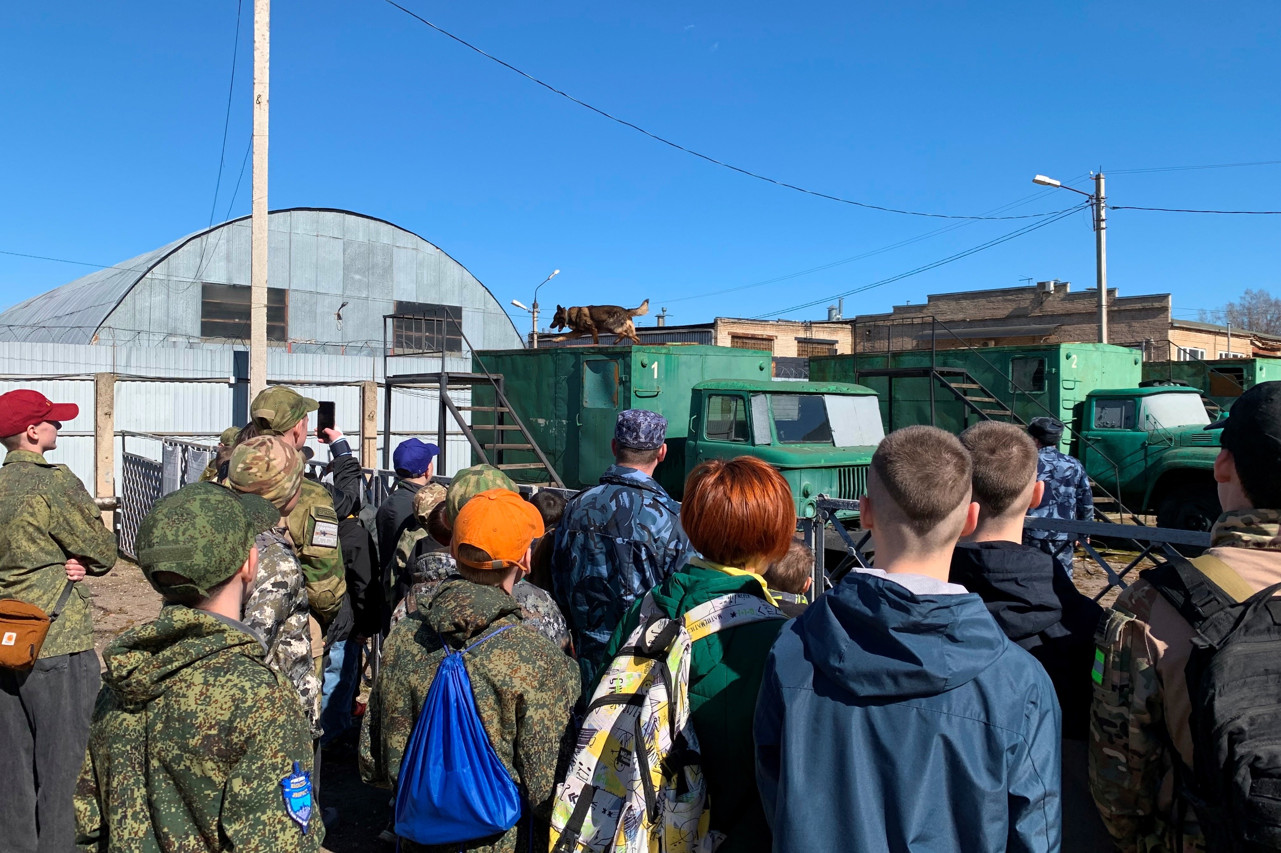 Подростков познакомили с работой смоленского Управления по конвоированию
