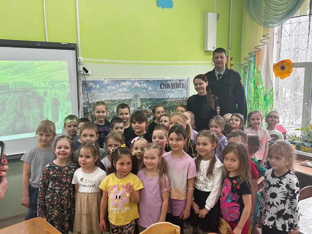 Транспортная полиция учит юных смолян безопасности уже с детского сада