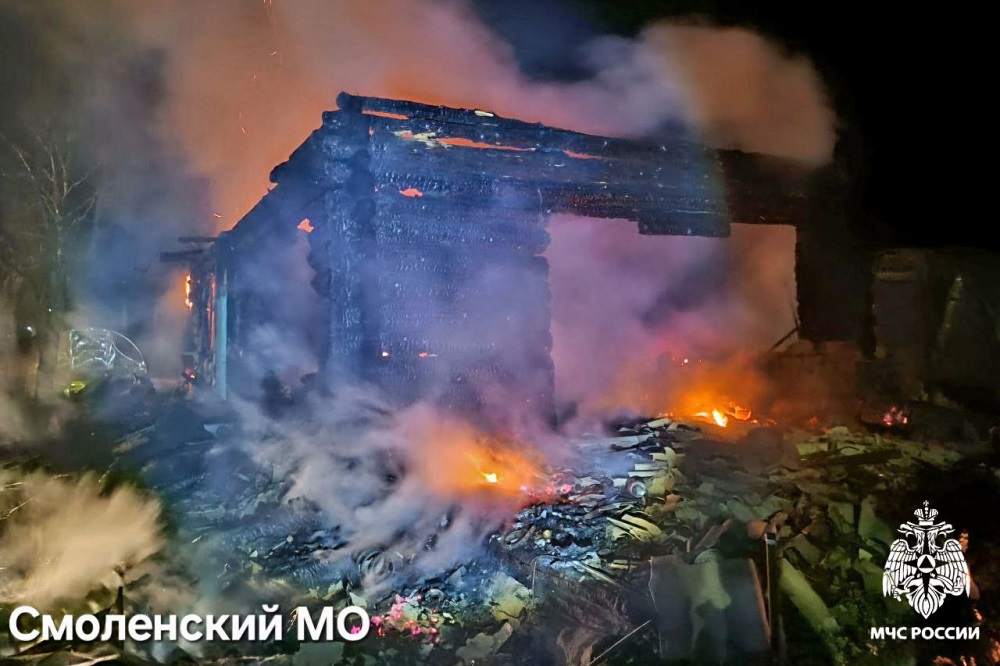 В Смоленском округе пожар уничтожил жилой дом