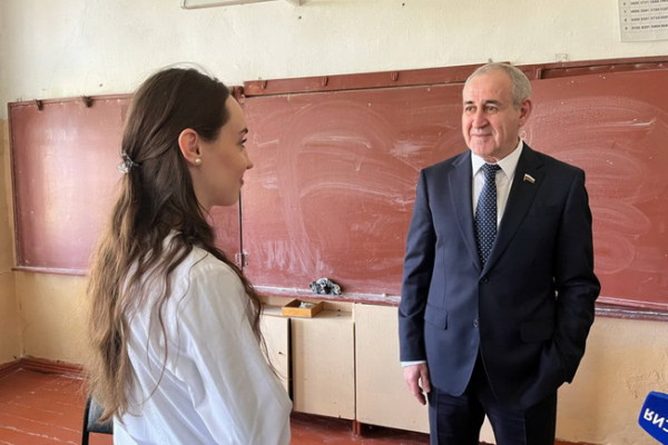 Сергей Неверов пообщался с пациентами автопоезда «Здоровье Смоленщины»