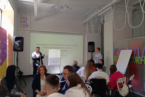 В Смоленске участники слёта городов-героев подготовили послание будущим поколениям