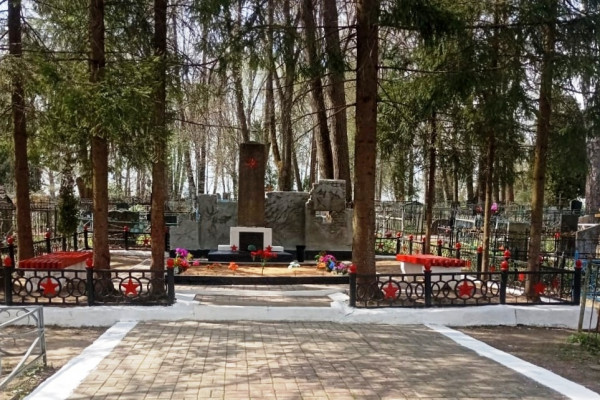 В Вязьме сотрудники следственного изолятора привели в порядок братское захоронение