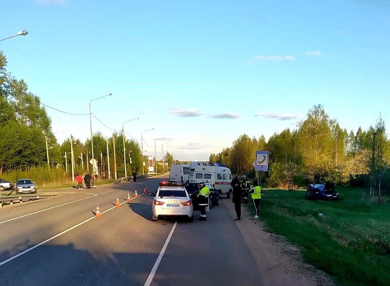 В Смоленской области в аварии пострадали двое взрослых и пятилетний ребёнок