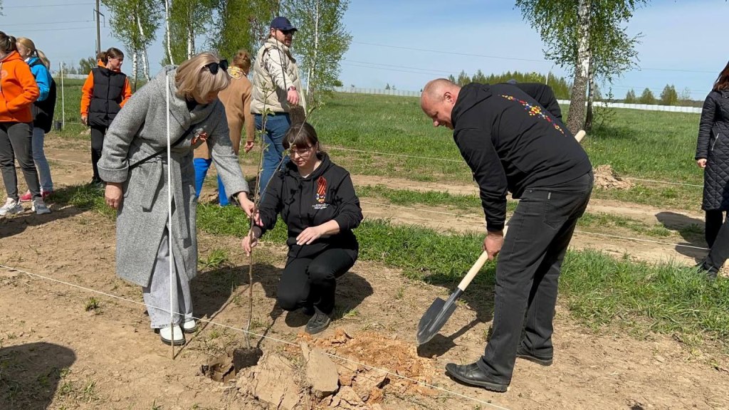 Акция «Сад памяти» прошла в парке «Смоленский рубеж»