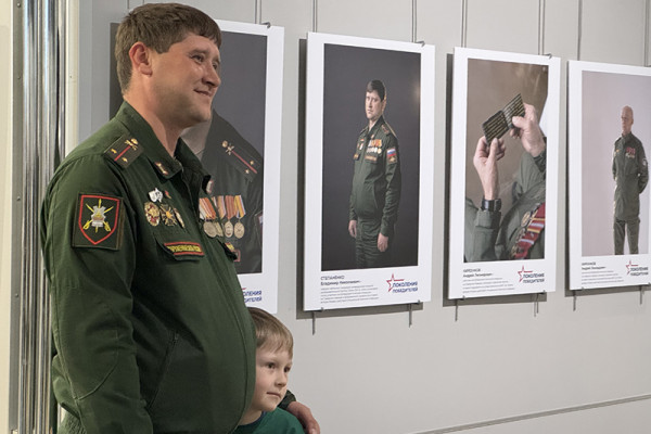 В Смоленске продолжает работу фотовыставка «Поколение победителей»