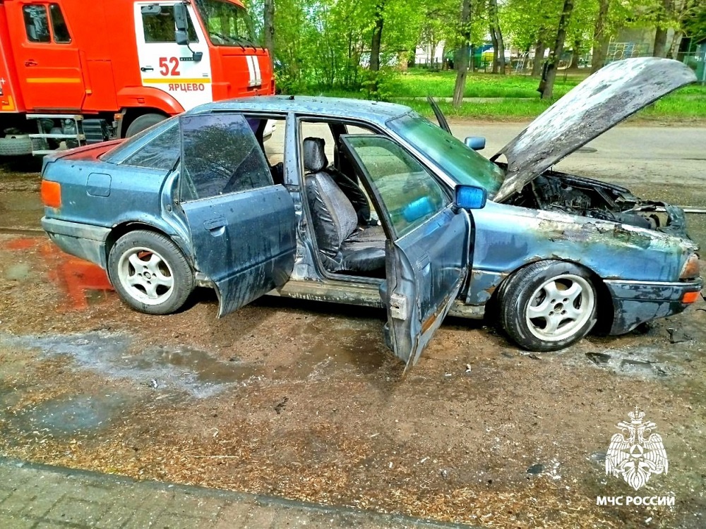 В Смоленской области в Ярцеве горела легковушка