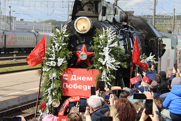 «Поезд Победы» торжественно прибыл в Смоленск