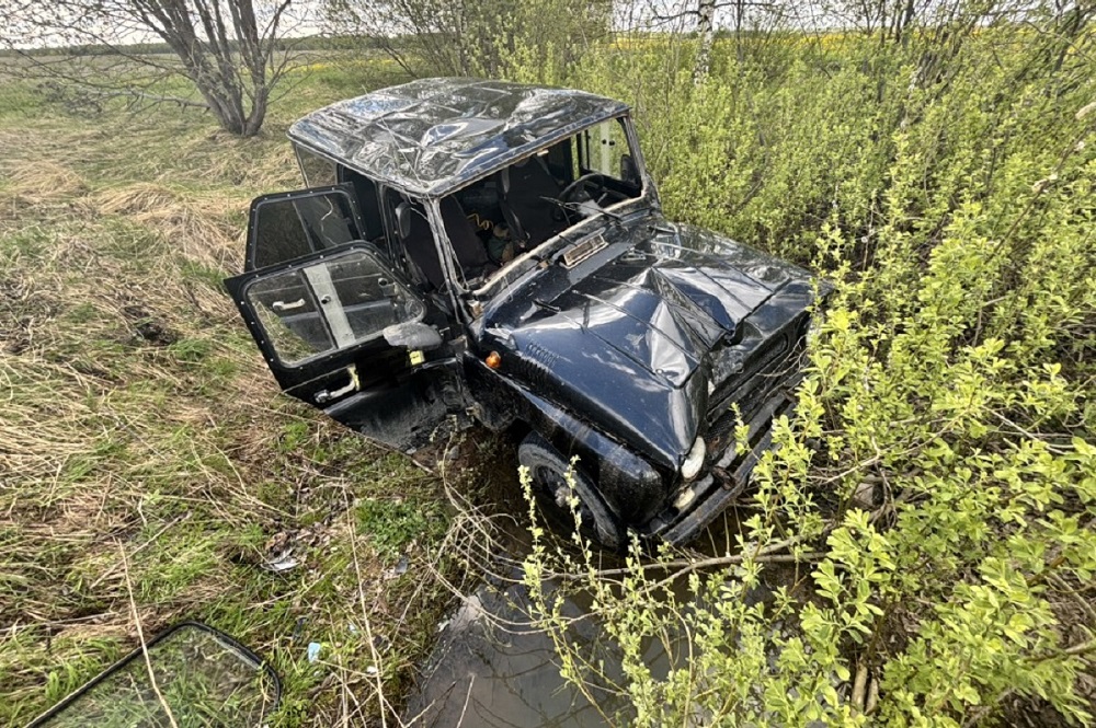 В Новодугинском округе произошла авария с участием двух УАЗов и трактора