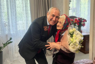 Сергей Неверов навестил смоленского ветерана Великой Отечественной войны