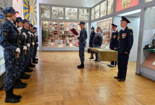 В Смоленске молодые сотрудники УФСИН приняли присягу