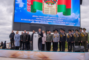 Василий Анохин поздравил витебчан с Днём флага, герба и гимна Республики Беларусь