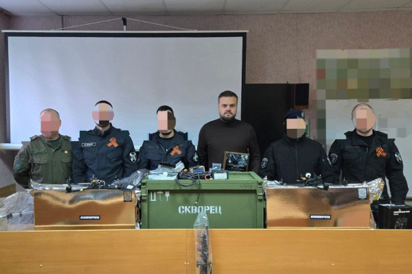 Артём Туров передал смоленским росгвардейцам дроны для СВО