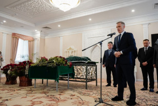 Василий Анохин почтил память Алмаза Ахметшина на траурной церемонии в Казани