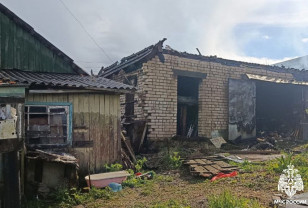 Смоленские пожарные спасли жилой дом в посёлке Авторемзавод
