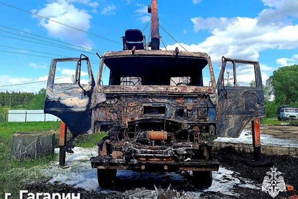 21 мая смоленские пожарные дважды выезжали тушить горящие автомобили