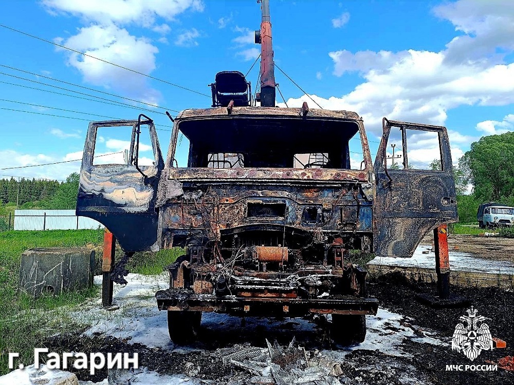 21 мая смоленские пожарные дважды выезжали тушить горящие автомобили
