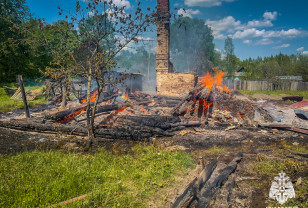 В селе Издешково Смоленской области случился пожар
