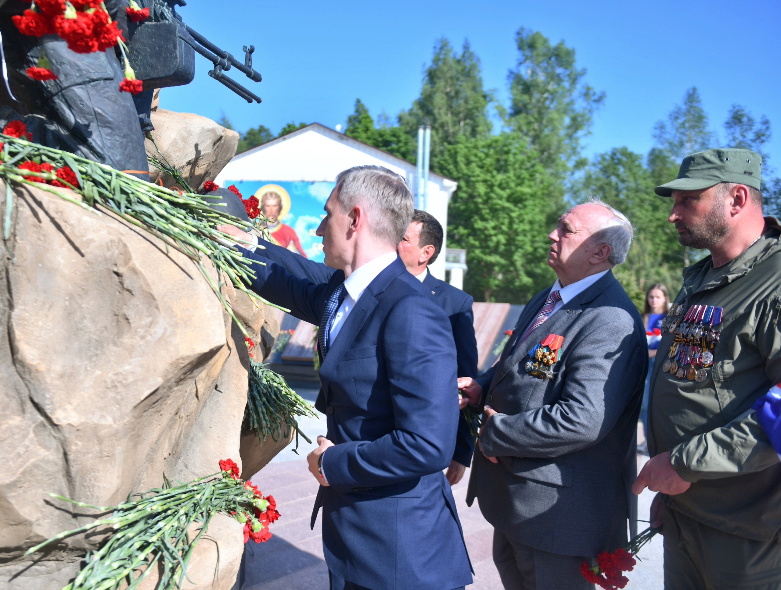 В деревне Рыбки Смоленской области открыли мемориал воинам-афганцам