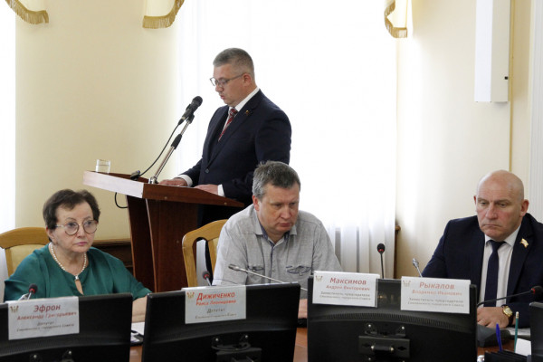 Александр Новиков выступил с докладом о работе администрации Смоленска за 2024 год