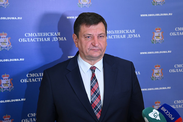 Председатель Смоленской областной Думы Игорь Ляхов прокомментировал решения, принятые на очередной сессии